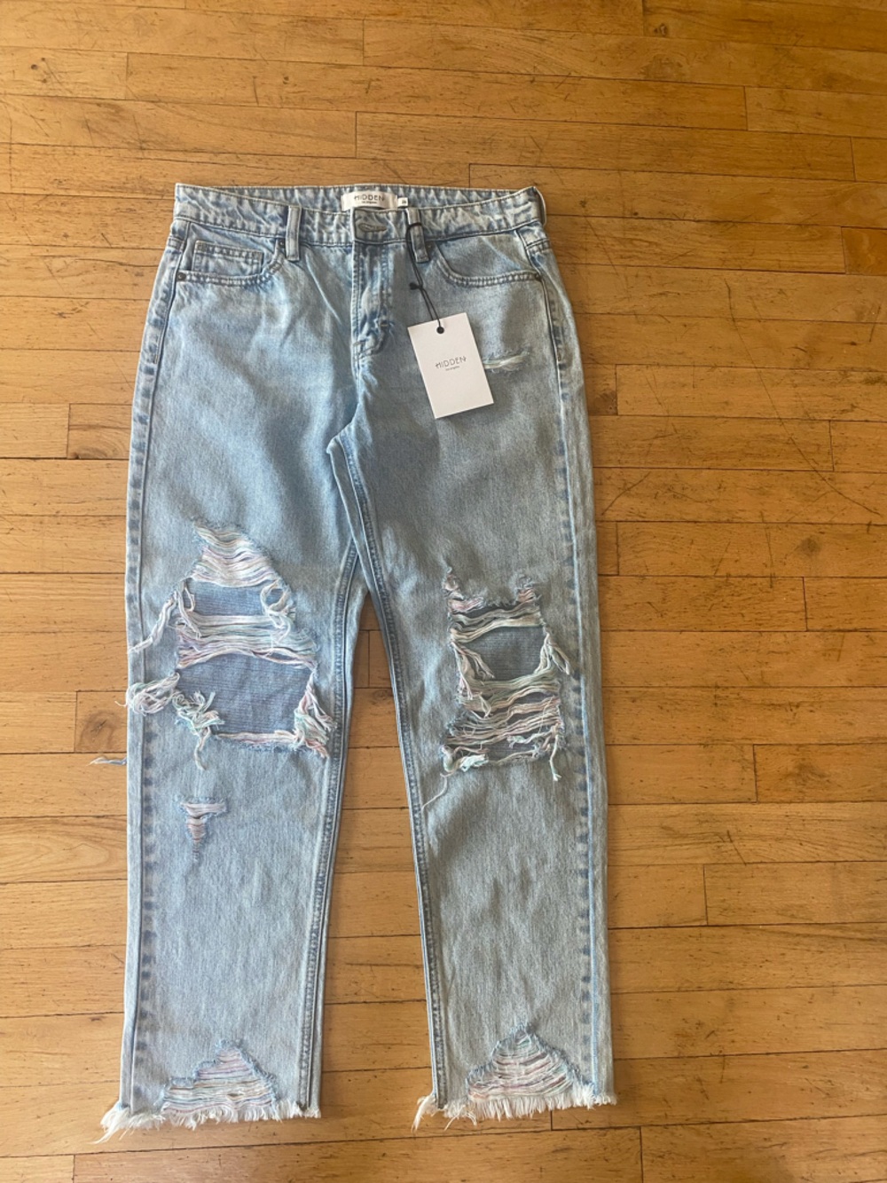 Hidden Bailey high rise boyfriend Jean. Size 26. NWT!!!